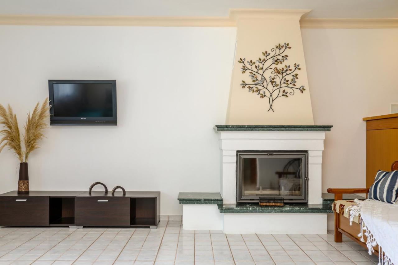 Villa Mitzelos Moni Evaggelistrias エクステリア 写真